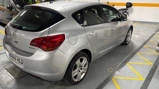 Opel Astra 2012