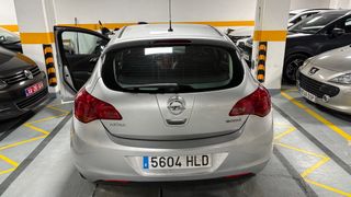 Opel Astra 2012