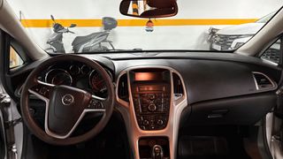 Opel Astra 2012