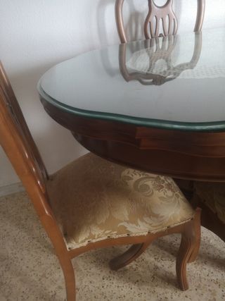 Mesa de comedor ovalada con tapa de cristal