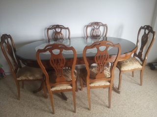 Mesa de comedor ovalada con tapa de cristal