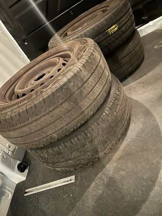 4 Ruedas Continental 215/65R15C 104/102T
