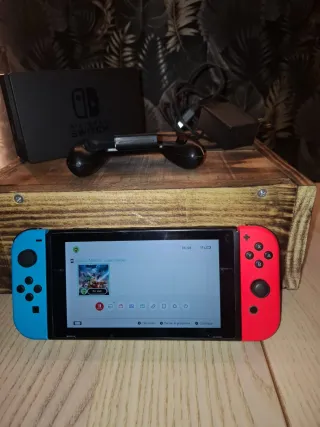 Nintendo Switch con Joy-Con e accessori