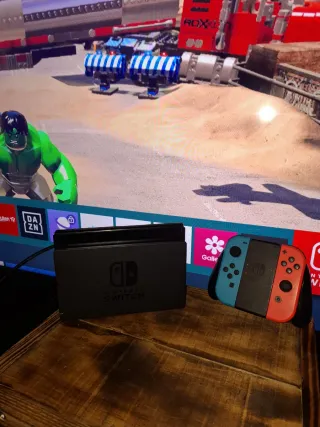 Nintendo Switch con Joy-Con e accessori