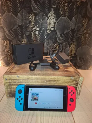 Nintendo Switch con Joy-Con e accessori