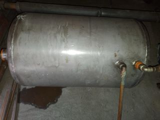 Caldera de carbón roja y negra Calderin, bomba y +