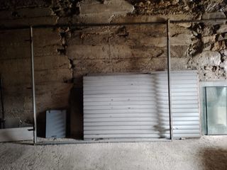 Caldera de carbón roja y negra Calderin, bomba y +