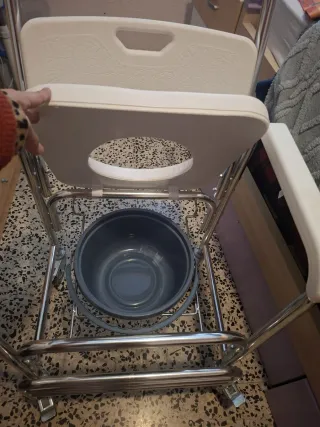 SILLA DE BAÑO Y WC ANCIANOS