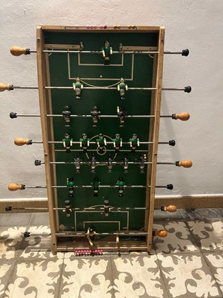 Futbolín de madera para decoración