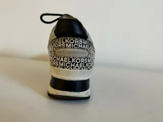 Zapatillas Michael Kors Negras y Blancas