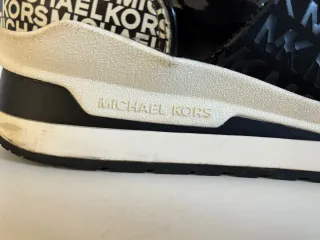 Zapatillas Michael Kors Negras y Blancas