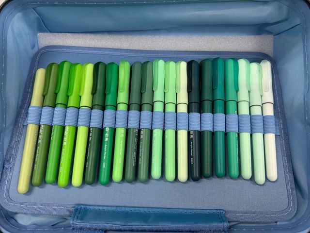 Estuche Croma azul con banda elástica