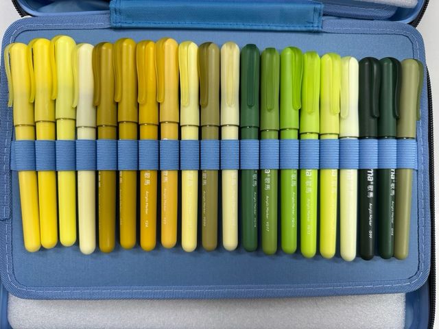 Estuche Croma azul con banda elástica