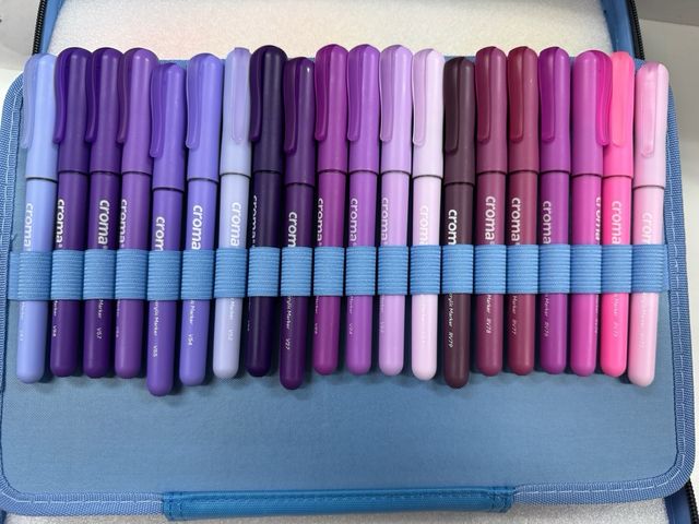 Estuche Croma azul con banda elástica