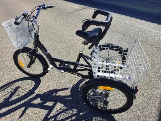 Triciclo adulto con cesta