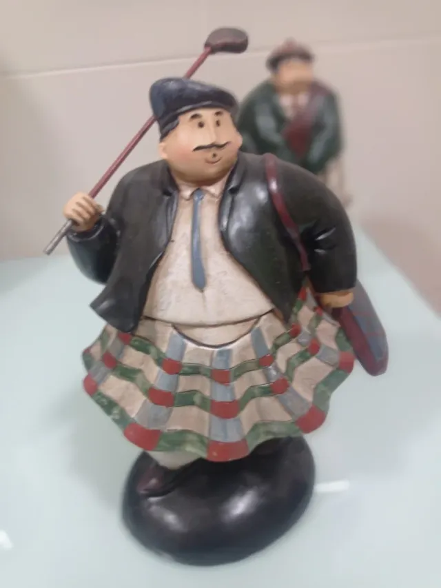 2 Figuras Coleccion.MADERA Golfistas Escoceses