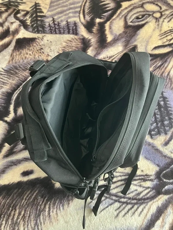 Mochila tipo militar negra - 25 litros