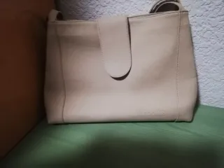 Bolso Beige y Sandalias Negras