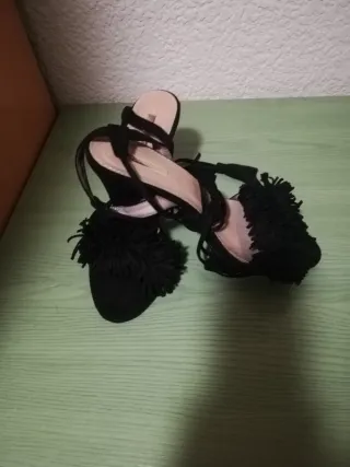 Bolso Beige y Sandalias Negras