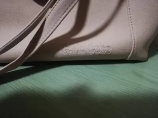 Bolso Beige y Sandalias Negras