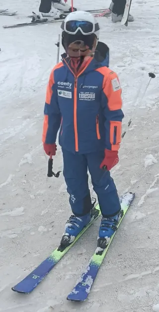 Traje de esquí infantil azul y naranja
