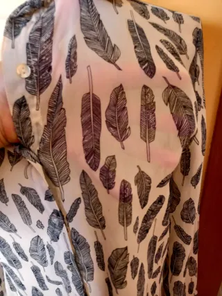 Camisa estampada plumas