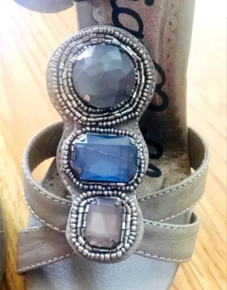 Sandalias Maria Mare grises con pedrería Talla 38