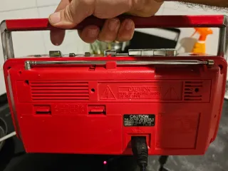 Radiocasete vintage Sony Rojo 4 Bandas