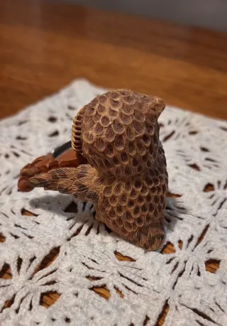 Gufo in resina con violino