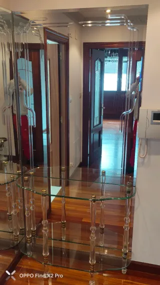 Mesa recibidor cristal y entrada con espejos 50€