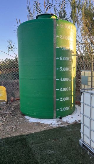 Depósitos profesionales de poliéster reforzado