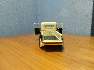 Chevrolet Corvette 1957 - Escala 1/34-39 - Diecast