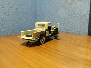 Chevrolet Corvette 1957 - Escala 1/34-39 - Diecast