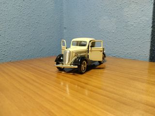 Chevrolet Corvette 1957 - Escala 1/34-39 - Diecast