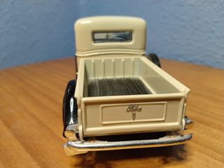 Chevrolet Corvette 1957 - Escala 1/34-39 - Diecast