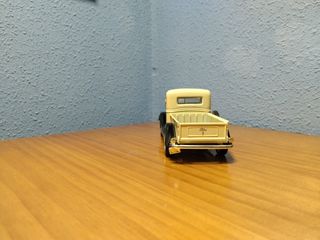 Chevrolet Corvette 1957 - Escala 1/34-39 - Diecast