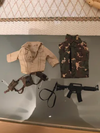 Lote Ropa y Accesorios Figuras 1/6