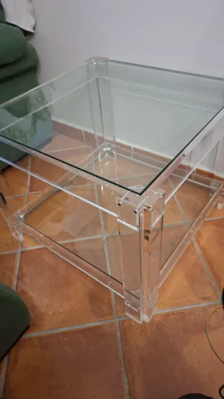 Tavolino ausiliario in metacrilato e cristallo