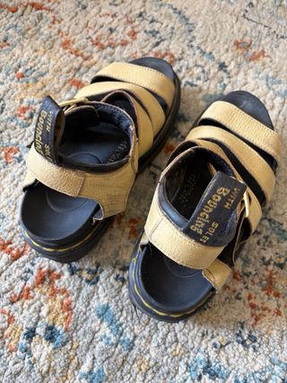 Sandalias Dr. Martens Beige