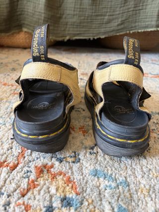 Sandalias Dr. Martens Beige