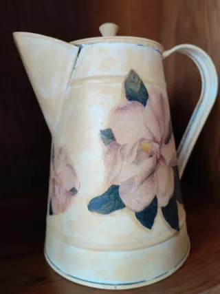 Caraffa in latta artigianato