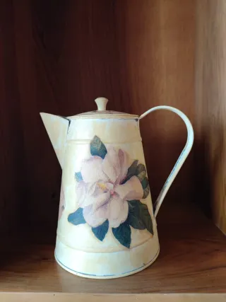 Caraffa in latta artigianato