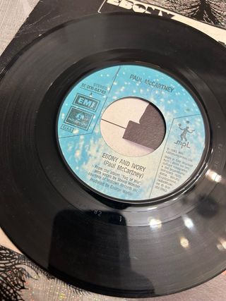 Paul McCartney Ebony and Ivory 7 Singl
