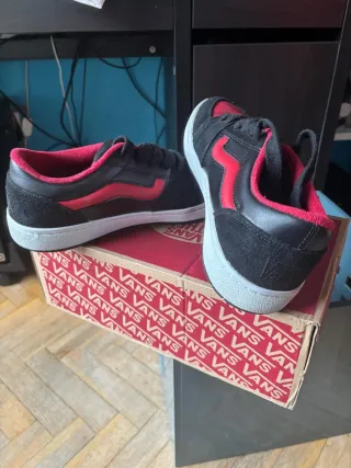 Zapatillas Vans Fairlane Negras/Rojas Talla 42.5