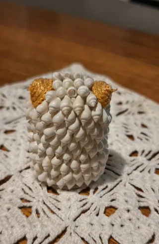 Gufo decorativo in conchiglie