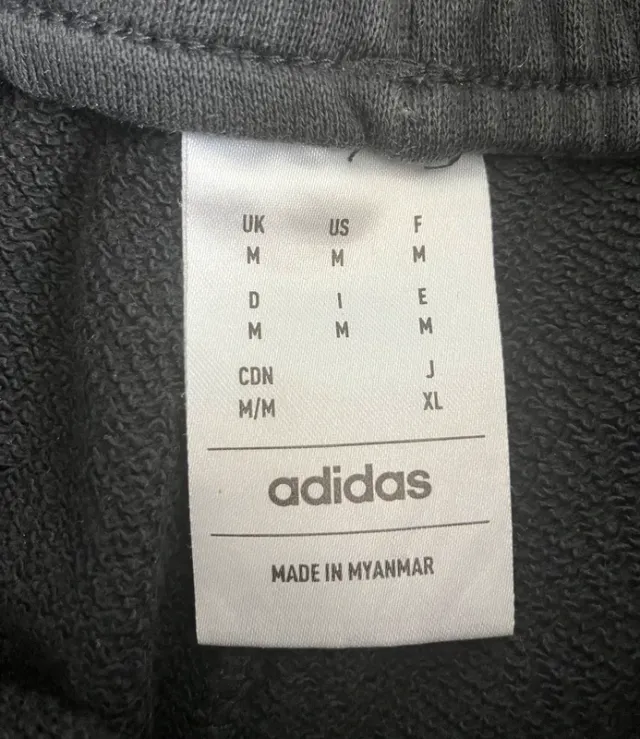 Pantalón corto Adidas - Talla M