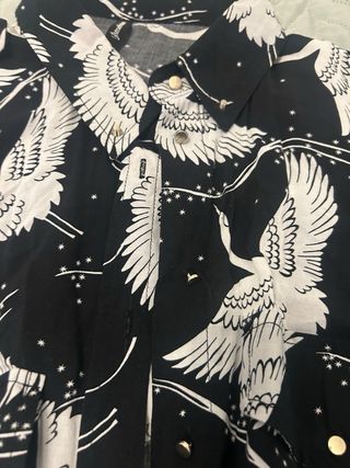 Camisa Stradivarius con estampado de grullas