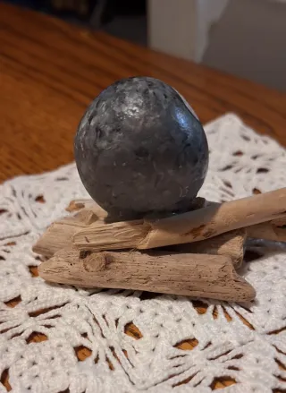 Gufo dipinto su sasso