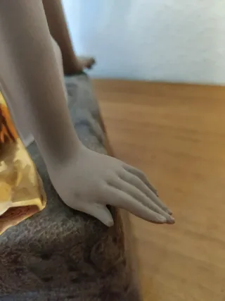 Figura Porcelana Nadal Mujer con Sombrero