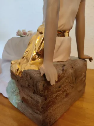 Figura Porcelana Nadal Mujer con Sombrero
